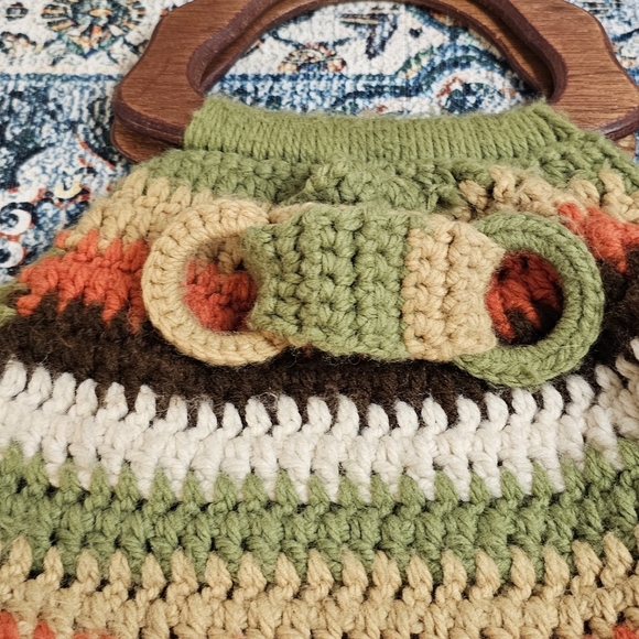 Vintage Handmade Crocheted Handbag with Wood Handle, Corduroy Lining - Picture 5 of 9